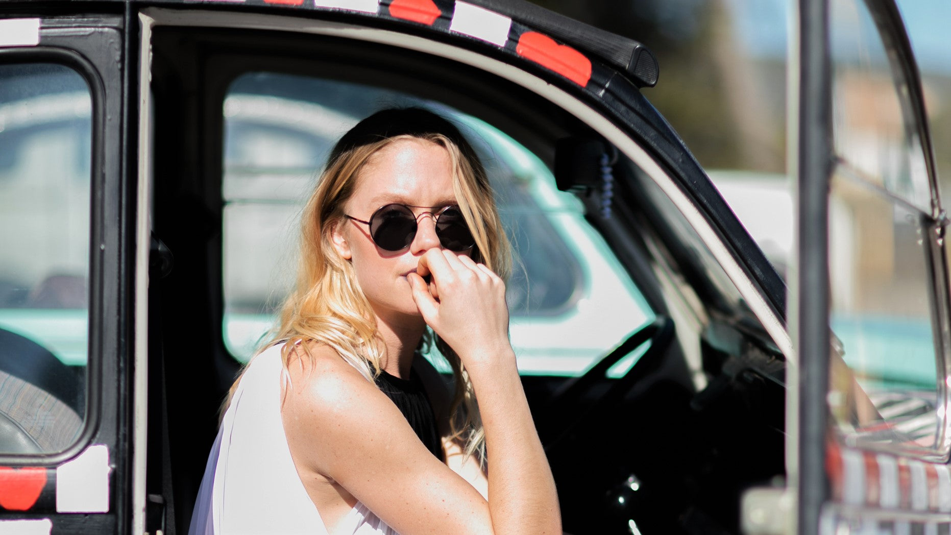 Ibiza women round sunglasses black steampunk worn by blonde girl